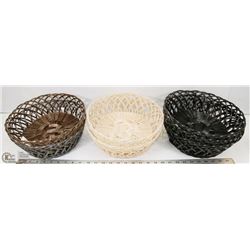 LOT OF DECORATIVE BASKETS