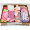 Image 1 : FLAT OF 24 GIRLS SIZE 5-7 SOCKS