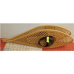PAIR OF SNOW SHOES