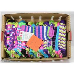 18 LADIES SIZE 9-11 SOCKS