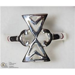 37) STERLING SILVER RING SIZE 8.25