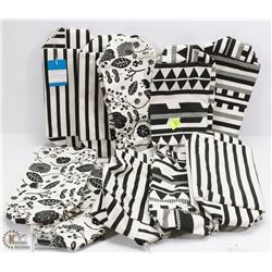 BUNDLE OF COTTON CANVAS POUCHES WITH COATED