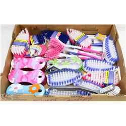 FLAT OF ASSORTED BRUSHES