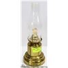 Image 1 : VINTAGE BRASS OIL LAMP