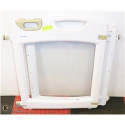 THE FIRST YEARS EXPANDABLE/LOCKABLE GATE