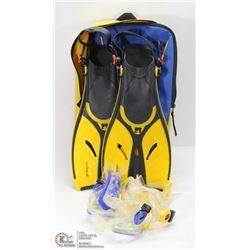 2 DIVING MASKS AND FINS WITH BAG