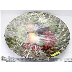 BOWL CENTER PIECE WITH ORNAMENTAL FRUIT.