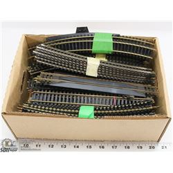 OVER 60' TRAIN TRACKS INCL SPLITTERS WITH POWER
