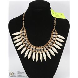 MIXED RHINESTONE & CRACKLESTONE  NECKLACE