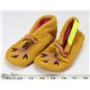 Image 1 : NATIVE CHILDRENS HAND MADE & BEADED MOCCASINS