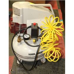 TOOLSHOP 2 HP 4 GALLON COMPRESSOR WITH HOSE