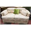 Image 1 : 68" CLOTH LOVE SEAT WITH DESIGN AND CUSHIONS