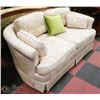 Image 2 : 68" CLOTH LOVE SEAT WITH DESIGN AND CUSHIONS