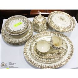 ESTATE ENGLISH MOYAT GRAPE VINE CHINA SET