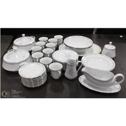 44PC ILLUSIONS BY EXCEL DISH SET.