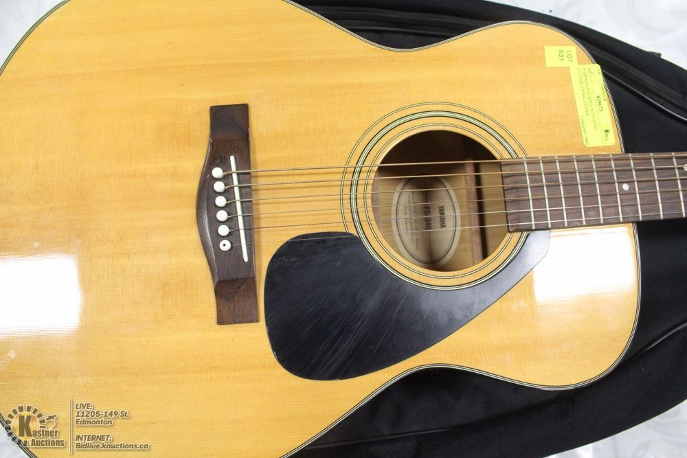 YAMAHA 6 STRING ACOUSTIC GUITAR, FS340. COMES