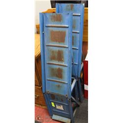 SET OF BLUE CAR RAMPS