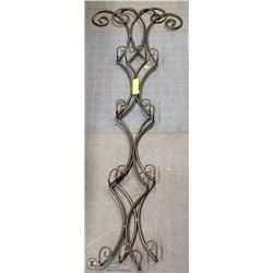 PAIR OF METAL PLATE HOLDERS WALL HANGING