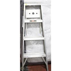 ALUMINUM 4' LADDER