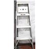 Image 1 : ALUMINUM 4' LADDER