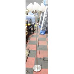 FLOOR LAMP WITH 5 BULBS.