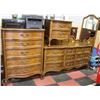Image 1 : QUEEN SIZE WOOD TONE BEDROOM SUITE INCL DRESSER,