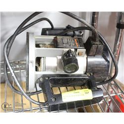 BLACK & DECKER ROUTER WITH BIT.