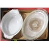 Image 1 : 2 COVERED PYREX DISHES.