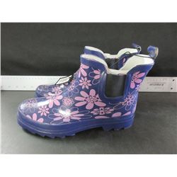 New Women's Rain Boots size 9