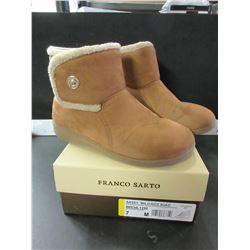 New Women's Vionic Boots size 7