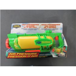 Water Warriors High performance air pressure Water Gun / up to 42ft