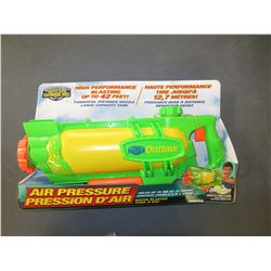 Water Warriors High performance air pressure Water Gun / up to 42ft