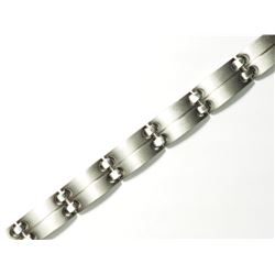 TITANIUM STAPLE LINK BRACELET. APPROX RETAIL $250