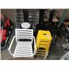 Image 1 : LARGE LOT OF STOOLS/CHAIRS