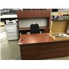 Image 2 : CHERRY 6' EXECUTIVE DESK WITH CREDENZA AND HUTCH