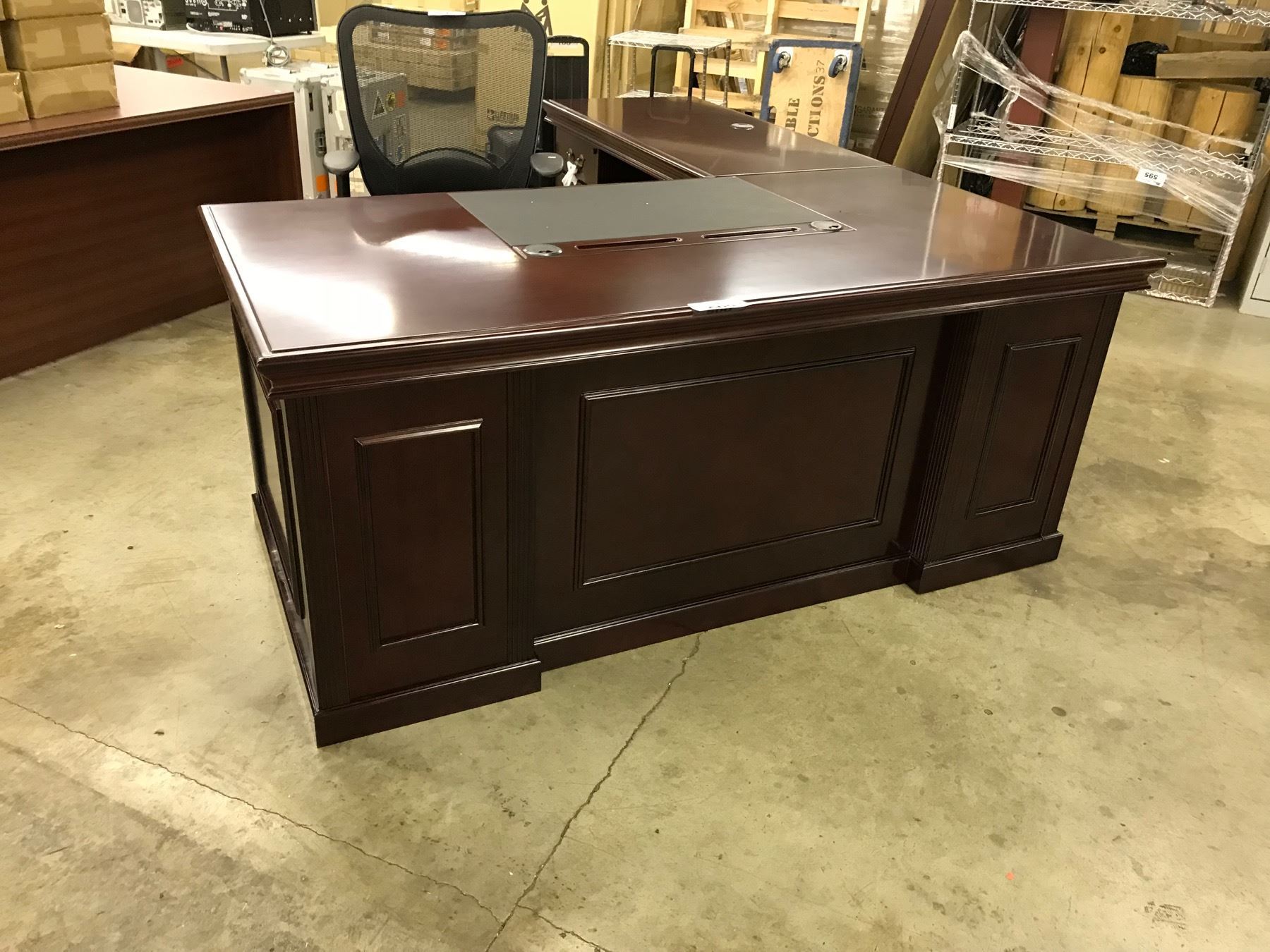 MAHOGANY TRADITIONAL STYLE 6' X 6' LSHAPE EXECUTIVE DESK Able Auctions