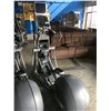 Image 2 : PRECOR EFX 576I ELLIPTICAL FITNESS CROSSTRAINER WITH CARDIO THEATRE TV