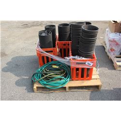 PALLET LOT INCLUDING PLASTIC PLANTERS AND GARDEN HOSE