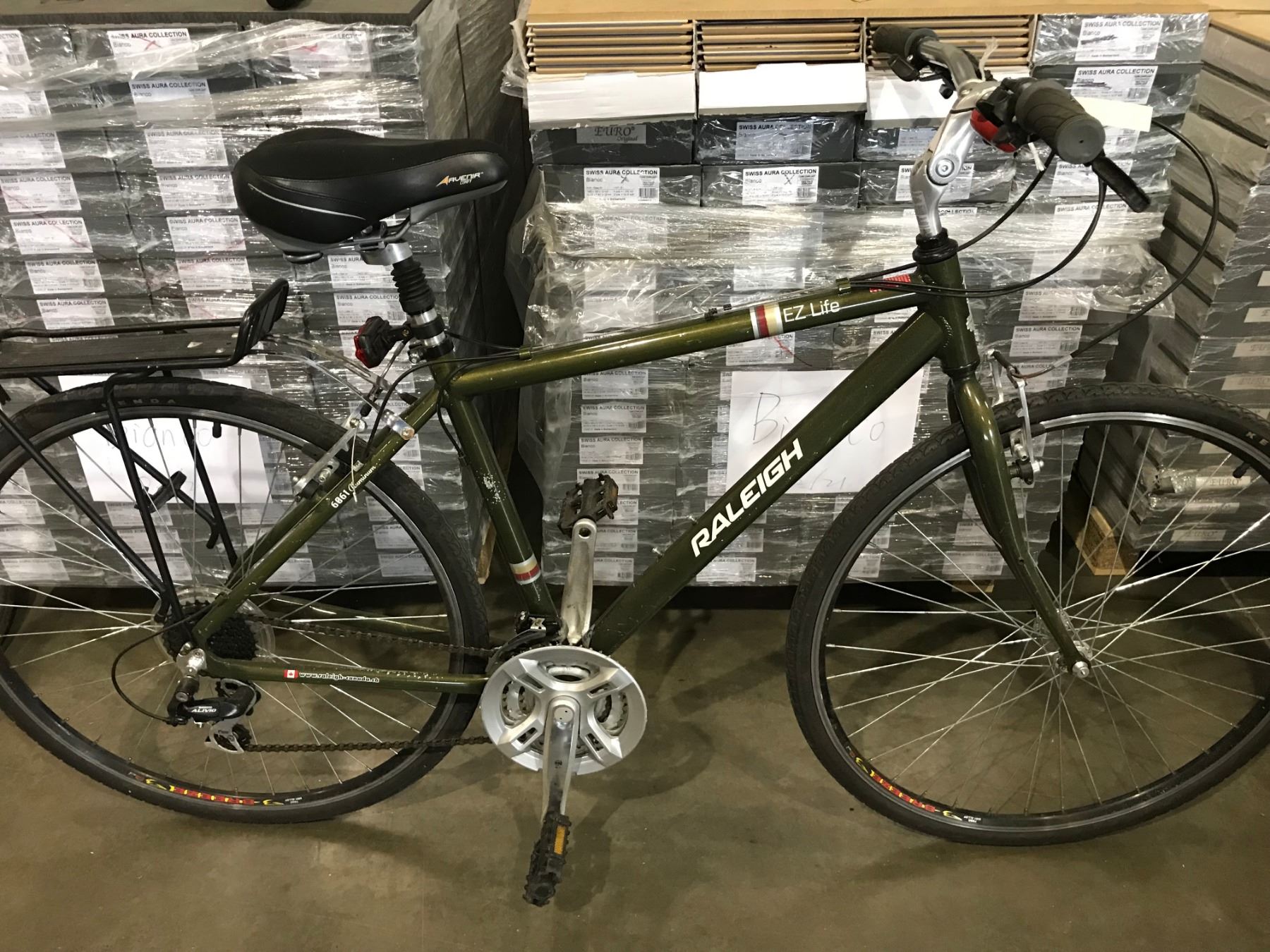 Green Raleigh Bike GREEN RALEIGH EZ LIFE 24 SPEED HYBRID BIKE - Able Auctions