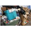 Image 2 : 2 PALLETS OF STORAGE LOCKER GOODS