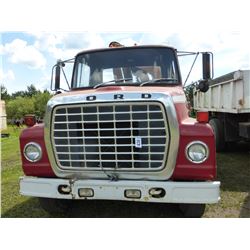 1974 FORD 700 SINGLE AXLE PICKER TRUCK