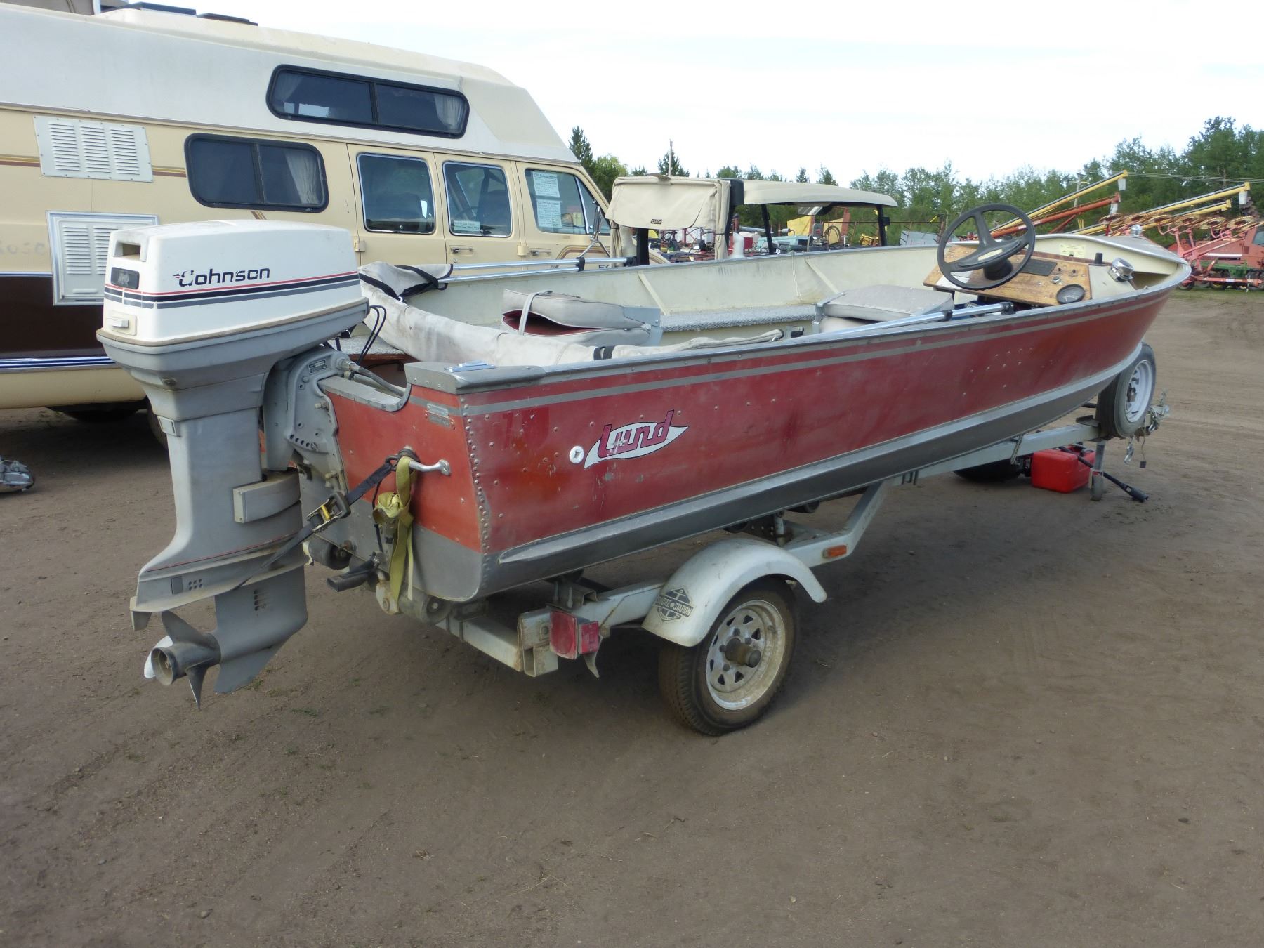 1982 LUND 14' ALUMINUM FISHING BOAT & 1982 SHORE TRAILER