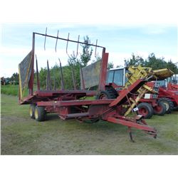NEW HOLLAND 1033 BALE WAGON