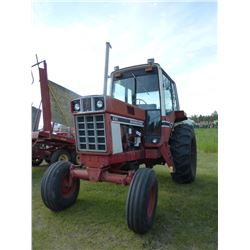 IH 886 - 2WD TRACTOR
