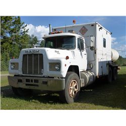 1989 MACK TANDEM AXLE SERVICE TRUCK
