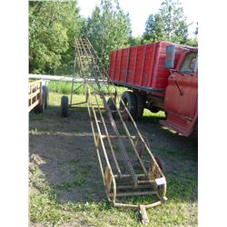 BALE ELEVATOR