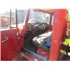 Image 2 : 1973 INTERNATIONAL 3 TON TRUCK, 900X20 TIRES, 15' BOX AND HOIST VIN:10662CCA16904