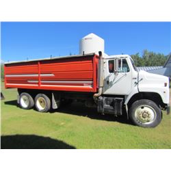 1989 INTERNATIONAL TANDEM TRUCK W/ROLL TARP, SHOWING 848,958KM10 FULLER SPEED, HP CUMMINS 270 ENGINE