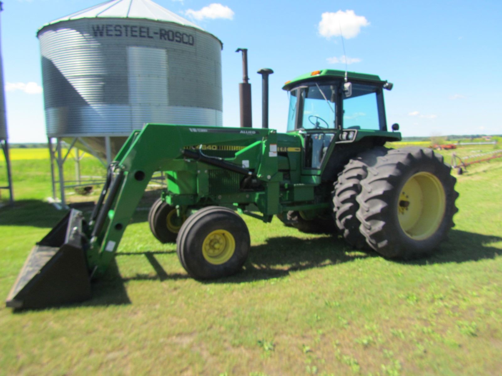 1980 JOHN DEERE 4640 W/ALLIED LOADER AND BUCKET(3YEARS OLD) 9414 HRS