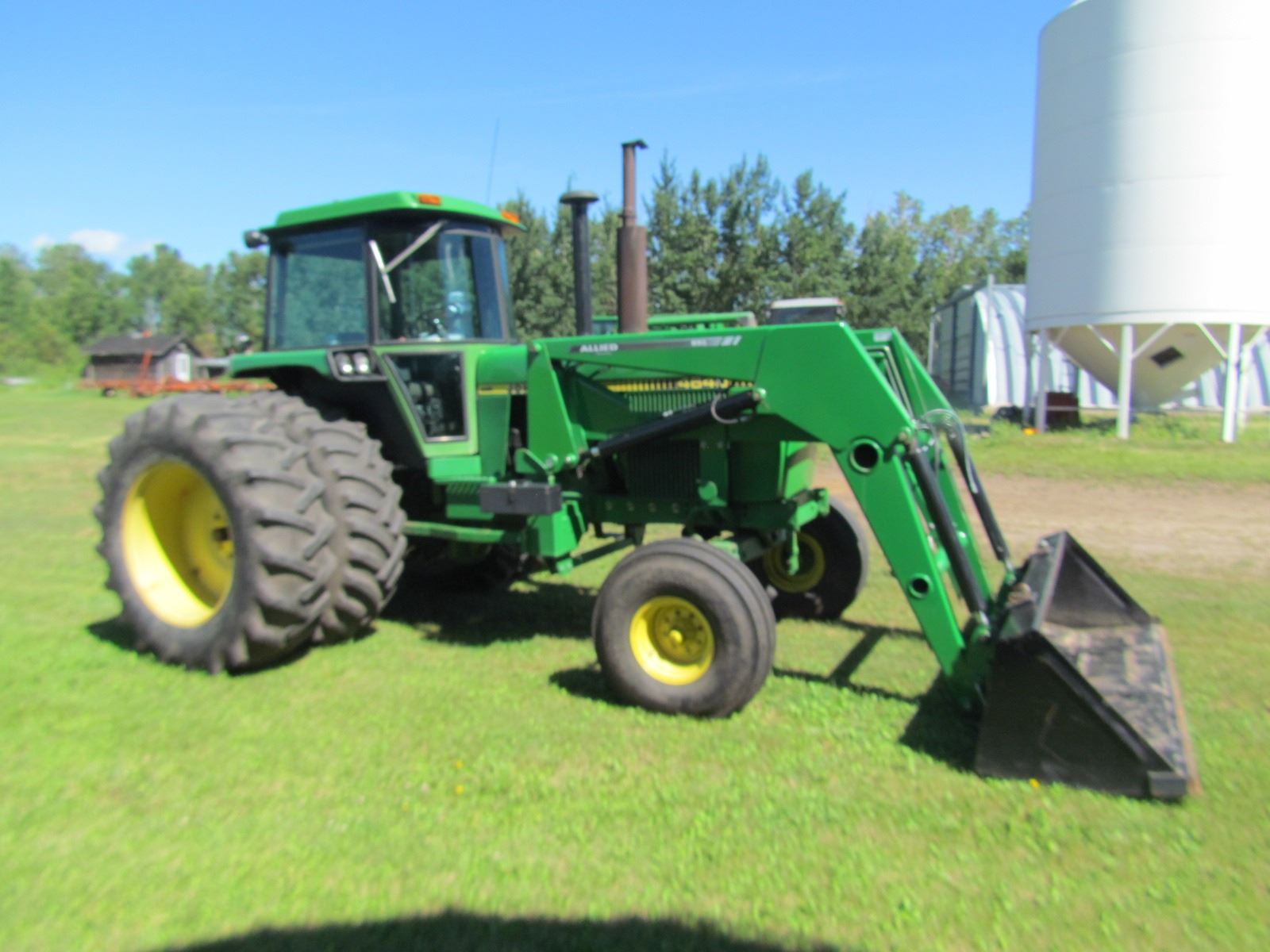 1980 JOHN DEERE 4640 W/ALLIED LOADER AND BUCKET(3YEARS OLD) 9414 HRS